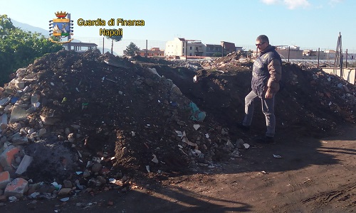 Napoli, sequestrato sito per lo stoccaggio abusivo di rifiuti speciali