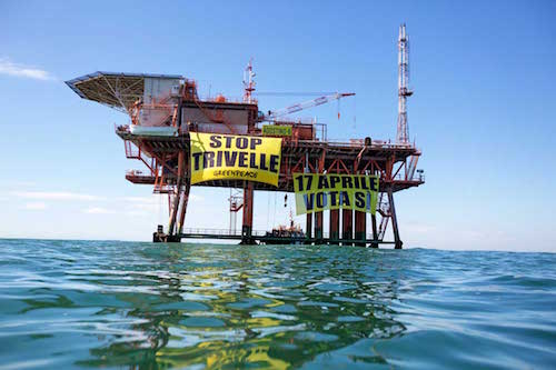Greenpeace, esposto contro le "trivelle fuorilegge" in 30 procure della Repubblica