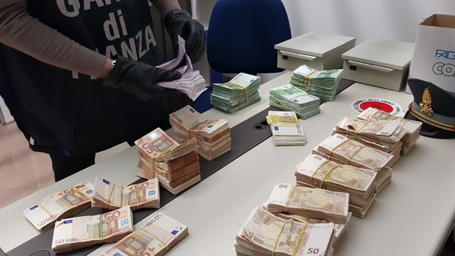 Rimini lotta alla contraffazione sequestri oltre 7 milioni