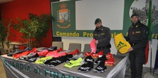 Padova, sequestrati oltre 3000 mila cappotti contraffatti per cani Padova sequestro cappotti contraffatti per cani