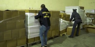 Padova, maxi sequestro di bottoglie di champagne contraffatte Padova, maxi sequestro di bottoglie di champagne contraffatte