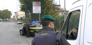 Prato, sfruttamento di manodopera clandestina: un arresto e sei operai irregolari Prato lotta alla manodopera clandestina