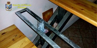 Siracusa: centro di spaccio di droga in casa, arrestati tre pluripregiudicati Siracusa, sequestrati oltre 3 chili di hashish