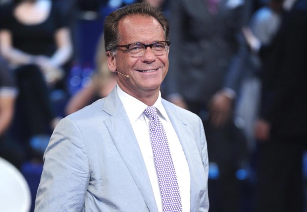 Alessandro Cecchi Paone conduce l’edizione delle 19 del Tg4