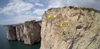 Greenpeace a Gaeta per richiamare l’attenzione sul referendum del 17 aprile Gaeta manifestazione Greenpeace