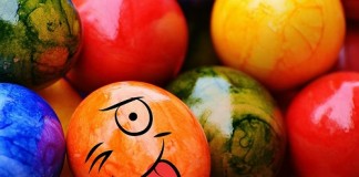 Quello che succede nel Mondo a Pasqua: roba da non credere … Pasqua 2016 uova