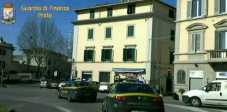 Prato, meno controlli in cambio di denaro: arrestati due operatori della A.USL Prato, denaro per alleggerire i controlli