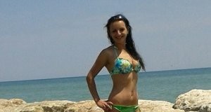 Pubblica foto in bikini su Facebook, semilibertà sospesa a Doina Matei Doina Matei foto in bikini Facebook