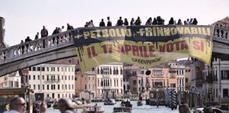 Greenpeace a Roma, Torino e Venezia per rottamare le fonti fossili greenpeace Venezia