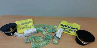 Como, fermato un uomo in possesso di 120 mila dollari australiani Como, sequestro 120 mila dollari Australiani