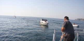 Napoli: soccorsa imbarcazione alla deriva, salve cinque persone Napoli, soccorsa imbaracazione alla deriva