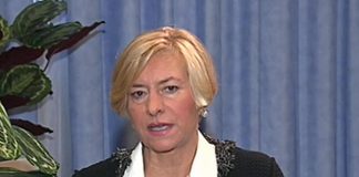 Difesa: il ministro Pinotti firma il protocollo sulle funzioni del personale civile Il ministro della Difesa Roberta Pinotti