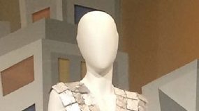 L’Abito in Alluminio, il primato all’Italia vestito in alluminio