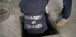 Caserta, scoperto “bunker” delle sigarette di contrabbando Caserta, bunker sigarette contrabbando