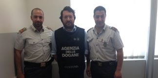 Como, fermato con 300 mila sterline a bordo Como, fermato con 300 mila sterline a bordo