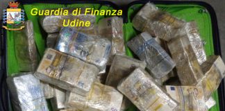 Udine, fermato con 670mila euro nascosti in autovettura Udine, fermato con 670mila euro nascosti in autovettura