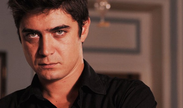 Scamarcio a Domenica In su Rai1: “Ho avuto anche io delusioni, ma non sono riuscite a scalfire il Riccardo bambino sognatore e allegro”