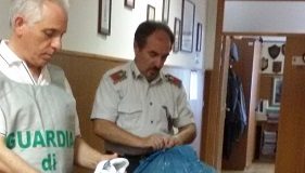 Porto Recanati, scoperto laboratorio per la produzione di capi d’abbigliamento contraffatti Macerata, scoperto laboratorio produzione marchi contraffatti