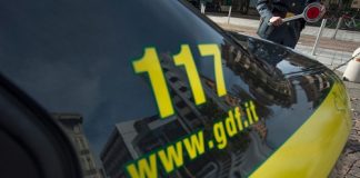 Lucca: trovato in possesso di un etto di hashish, denunciato minorenne guardia di finanza