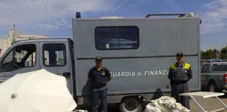 Taranto, ombrelloni abusivi: denunciato amministratore della struttura alberghiera Bari sequestro ombrelloni abusivi