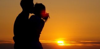 La “Prima volta” l’indagine che rivela la Top 10 degli italiani Il primo Bacio - La prima volta