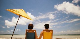 Vizi e virtù degli italiani vacanzieri sotto l’ombrellone Vacanze in spiaggia
