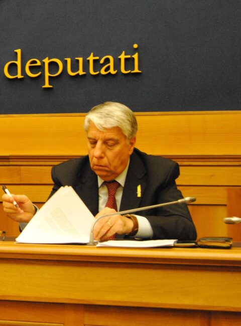 Regionali Lombardia, Giovanardi: “Noi popolari con Fontana, Calenda è di sinistra”