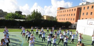 Ferrara: flash mob dei detenuti del carcere per il Papa e l’integrazione