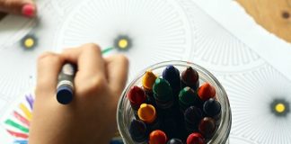 Reggio Calabria, maltrattamenti a scuola: due docenti ai domiciliari scuola-colori