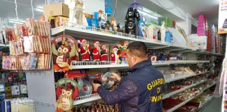 Cosenza, sequestrati oltre 7 milioni di luminari, giocattori e bigiotteria natalizia Cosenza sequestrate luci di Natale