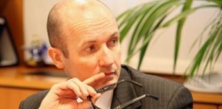 Banche, Barni: “Pagare chi ti fa concorrenza è una storia solo italiana”