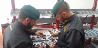Torino, maxi frode nel settore automobilistico: oltre 550mila accessori contraffatti Torino maxi frode settore auto