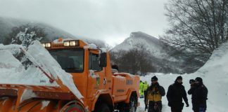 Maltempo Centro Italia, un mezzo turbina per i soccorsi all’hotel Rigopiano turbina Anas colonna mobile soccorso abruzzo