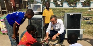 Riccardo Iacona ci porta in Ghana nella nuova puntata di Presadiretta