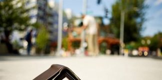 Malata di shopping, il giudice le toglie i soldi