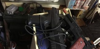 Si reca al pronto soccorso per una visita e viene arrestato per porto e fabbricazione di armi