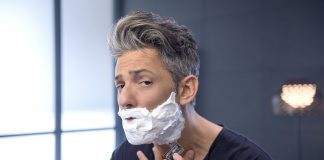 Sanremo, Fiorello scherza con Jovanotti: “O fai Sanremo o ti buchiamo le gomme”