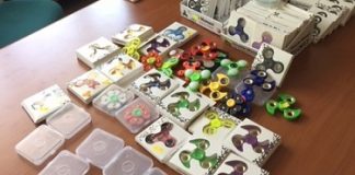 Torino, Fidget Spinner: maxi sequestro del gioco dell’estate fidget spinner
