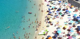 Estate 2017, chiacchiere sotto l’ombrellone: la cucina che unisce ombrellone mare