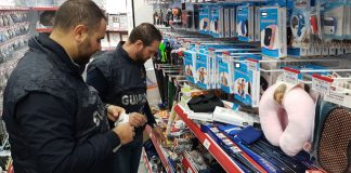 Torino, sequestrati oltre 200mila articoli sanitari potenzialmente pericolosi sequestro articoli sanitari