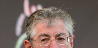 Bossi dice no ai voti degli Skinheads: “Mia famiglia di antifascisti veri, combattenti”