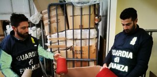 Torino, maxi sequestro di capi di abbigliamento contraffatti Torino frodi commerciali