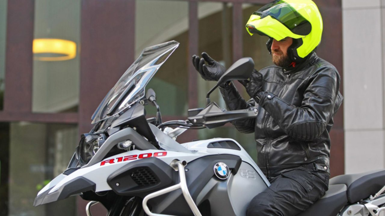 Abbigliamento tecnico per la moto: obbligo o necessità?
