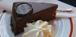 Dolci fatti in casa a Natale? Gli italiani li preferiscono sacher