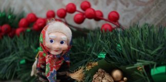 Il magico mondo delle Befane tra tradizione e tempi moderni Befana giocattolo