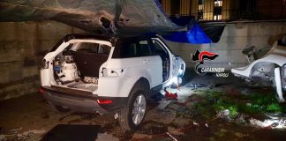 Napoli: smontava Suv con l’aiuto di due minorenni, 18enne finisce nei guai
