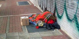 Trovato senza vita in un giardino pubblico, senzatetto muore di freddo a Verona