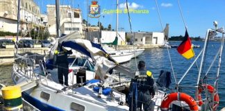 Brindisi, sequestrato veliero con 48 migranti: arrestati i 3 scafisti veliero Bari