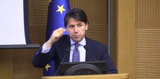 Coronavirus, Conte: “Distanze e mascherine finché non ci sarà il vaccino” Giuseppe Conte