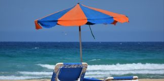 Codacons: “Fino a 700 euro al giorno per stare al mare con l’ombrellone”